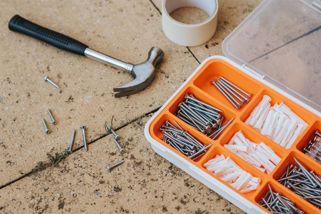 Hammer and an organiser of screws and wall plugs